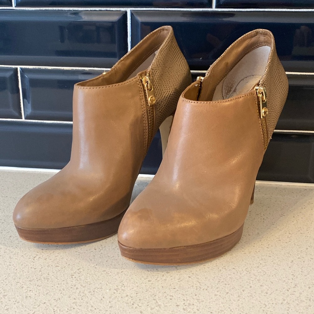 Michael Kors Tan booties Size 9